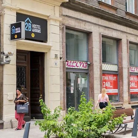 2B Hostel & Rooms-3