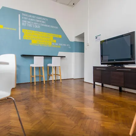 2B Hostel & Rooms-3